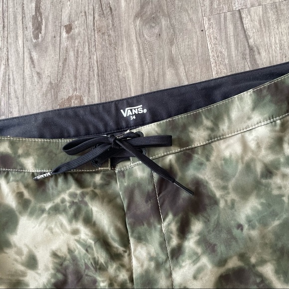 Vans Men's Voyage Trunk 2 18.5" Boardshorts (Green Pattern Camo/Tie Dye) - Picture 4 of 7